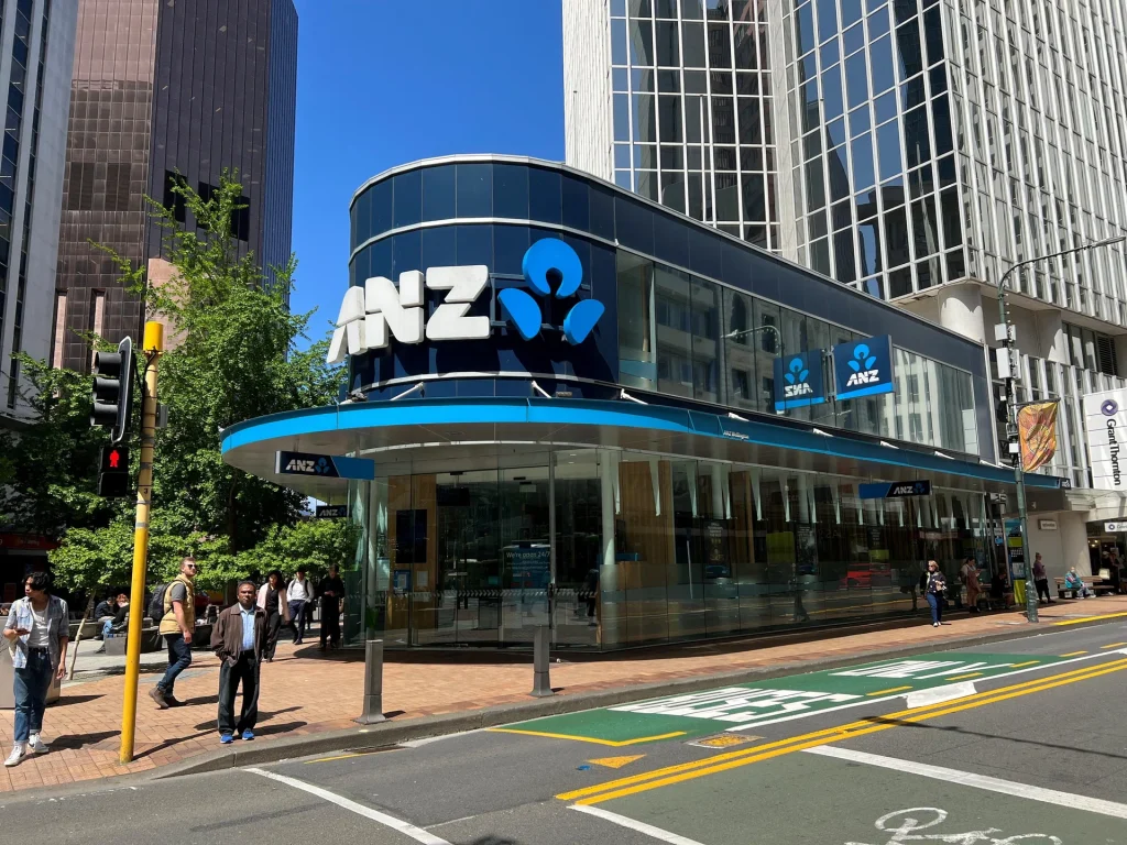 ANZ starts cutting jobs in institutional banking division