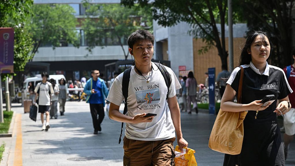 Trump’s H-1B visa fee sparks chaos and confusion among Chinese talents in the U.S.