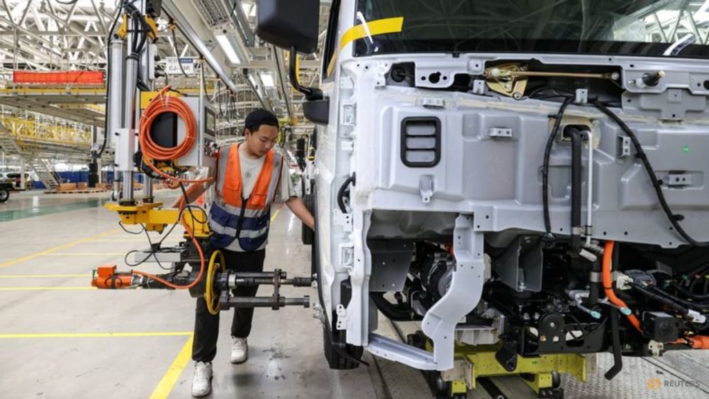 Commentary: Elon Musk and Bill Gates were both wrong on the future of trucks