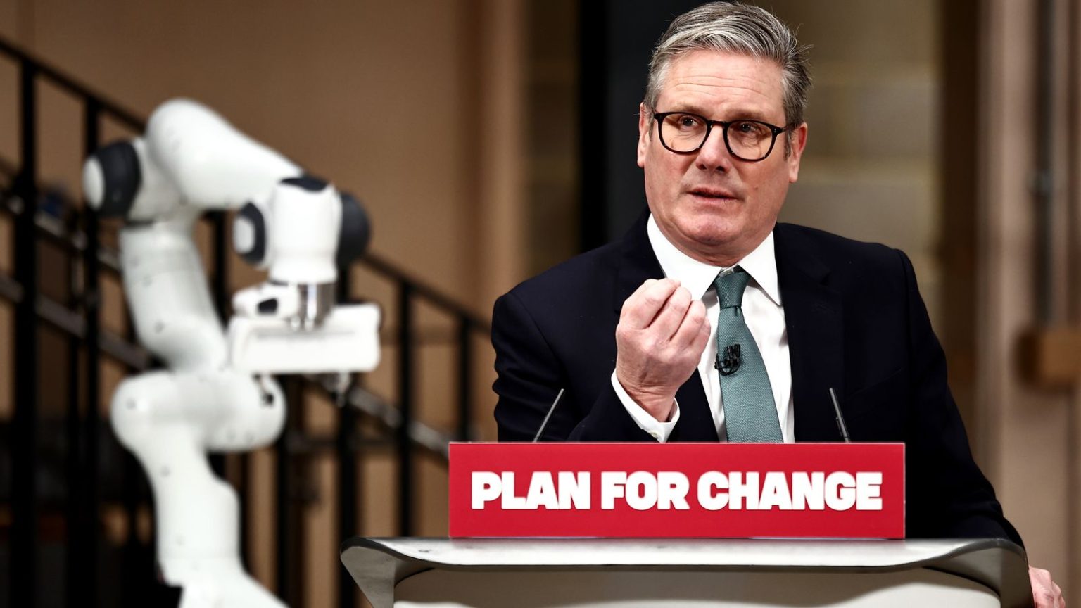 Starmer’s ‘AI superpower’ dream at risk without urgent changes, industry warns | Politics News