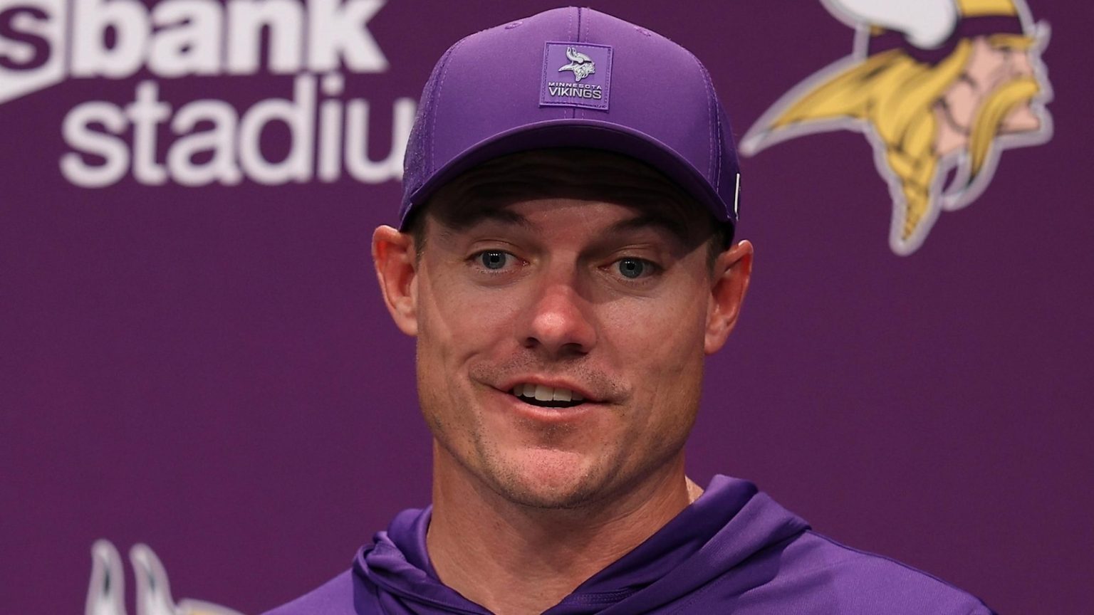 Vikings lean into their alternate identity with dominant defense and strong rushing attack