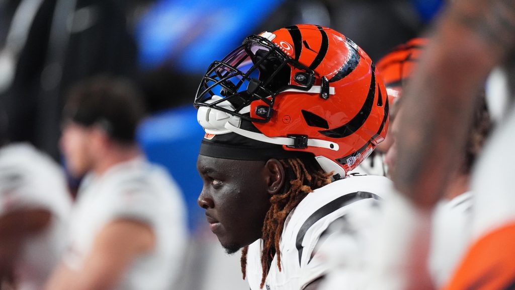 Bengals need to find their way on offense without Burrow after being dominated again